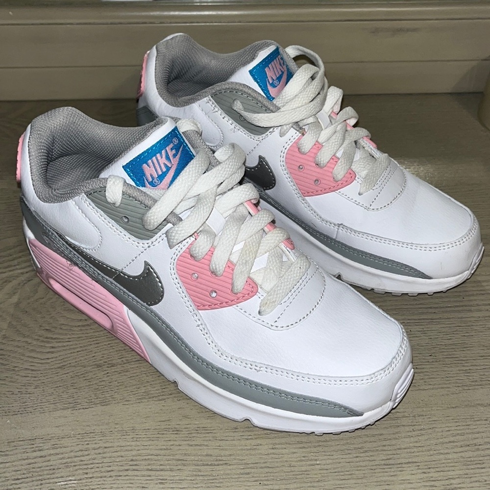 NIKE AIR MAX